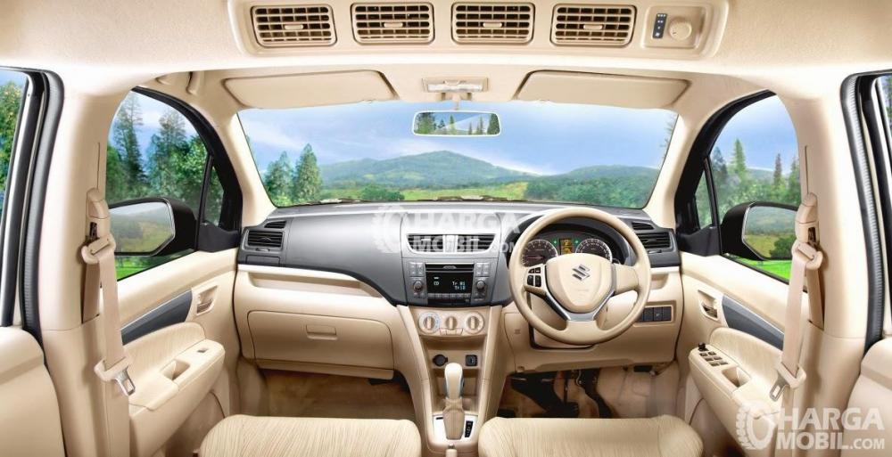 sebuah gambar dalam sebuah mobil suzuki ertiga dengan interior dan aksesori