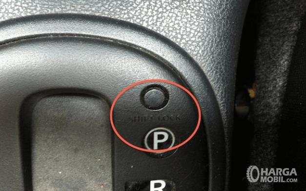 Fungsi Tombol 'Shift Lock' pada Mobil Matic yang Jarang Diketahui Pengemudi.