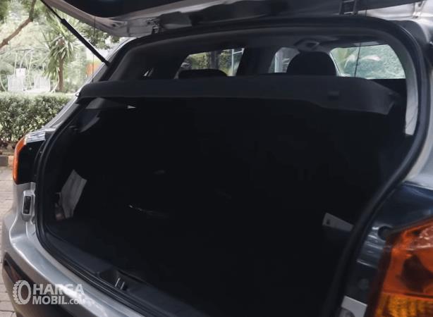 Gambar ini menunjunjukkan bagasi Mitsubishi Outlander Sport PX 2013