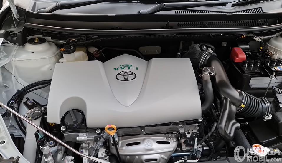 Gambar ini menunjukkan mesin Toyota Yaris GR Sport 2021
