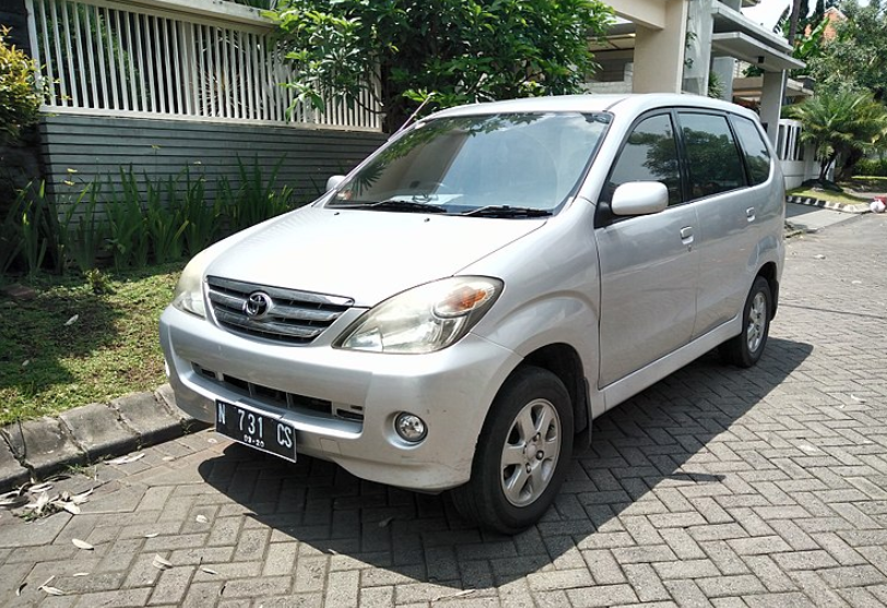 Toyota Avanza 2005: Rp 65.000.000 Mobil keluarga murah dibawah 70 juta