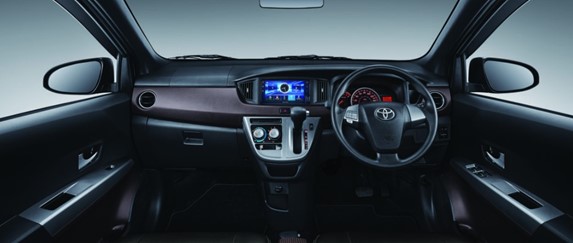 Interior Toyota Calya 2022 didominasi warna gelap