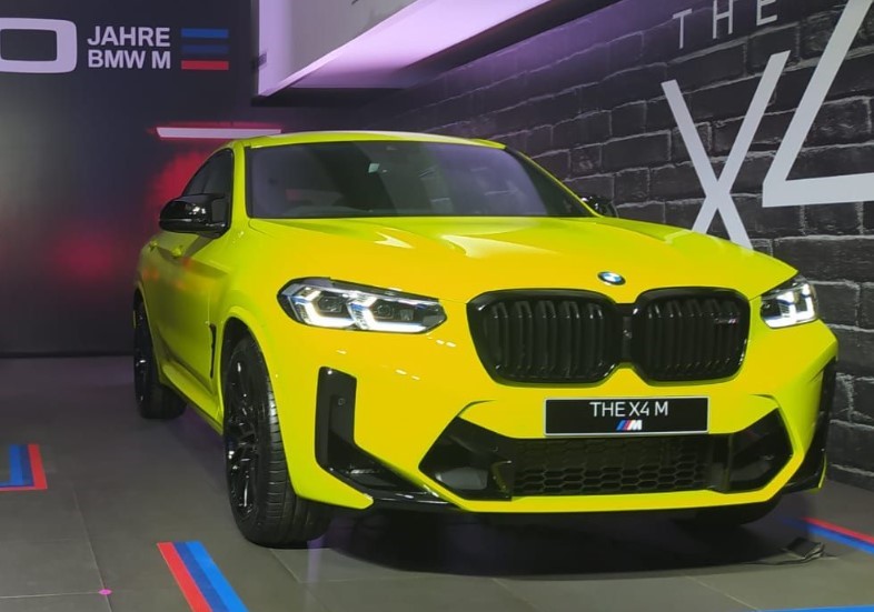 Untuk pertama kalinya BMW X4 M Competition 2022 dapat sentuhan facelift