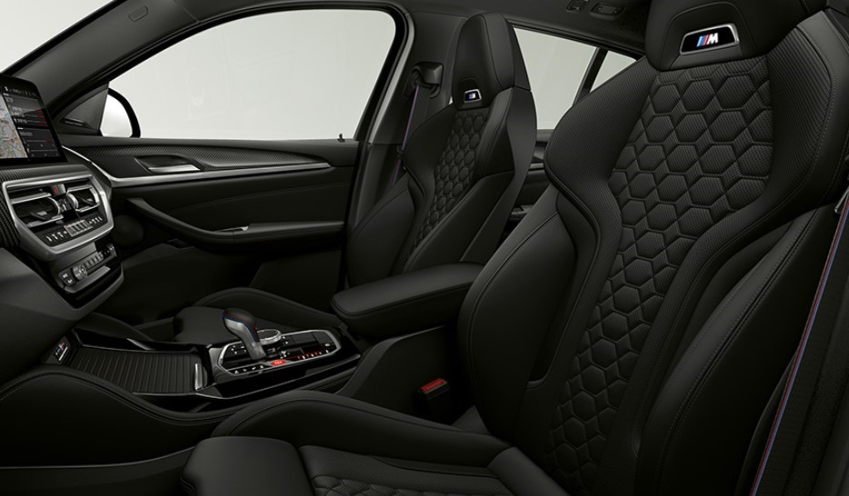 Interior BMW X4 M 2022 terbuat dari material mewah