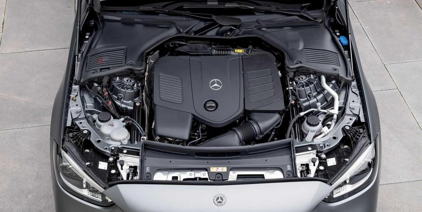 Mercedes-Benz C-Class 2022 didukung mesin turbo sehingga efisien dan sangat bertenaga